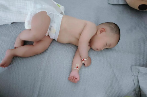 孟津宝宝脚心出汗怎么回事